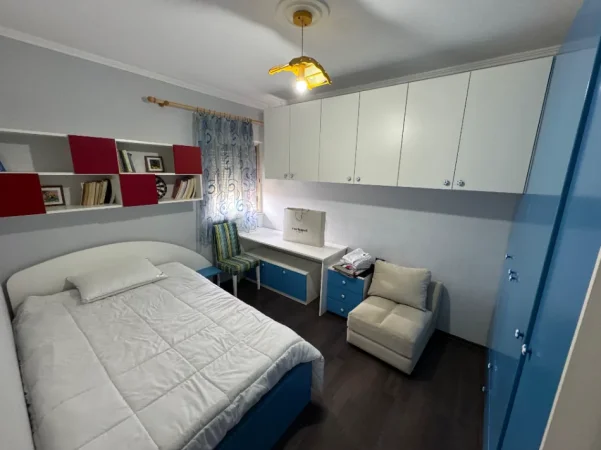 Tirane, jepet me qera apartament 2+1 Kati 9, 550 € (ish fusha e aviacionit)