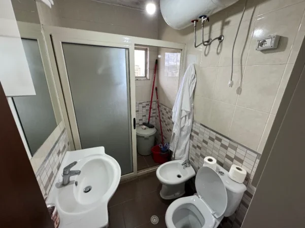 Tirane, jepet me qera apartament 2+1 Kati 9, 550 € (ish fusha e aviacionit)