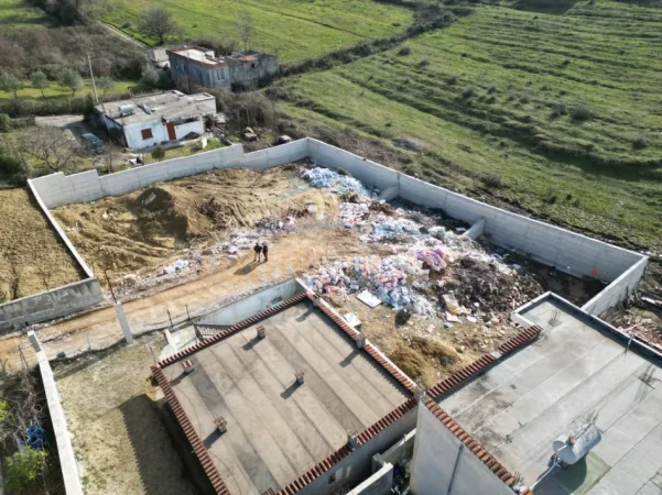 Tirane, shes toke , 995 m² 170.000 € (Babrru)