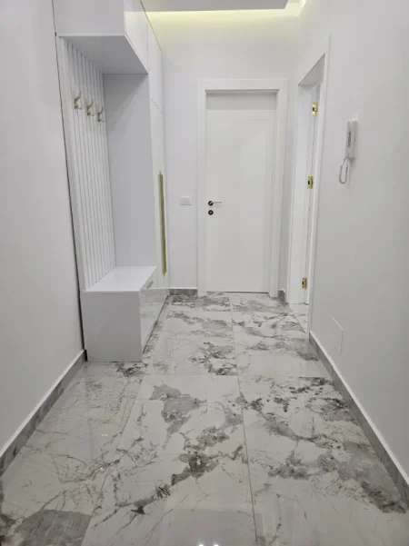 Tirane, jepet me qera apartament 1+1 , 70 m² 550 € (Paskuqan)