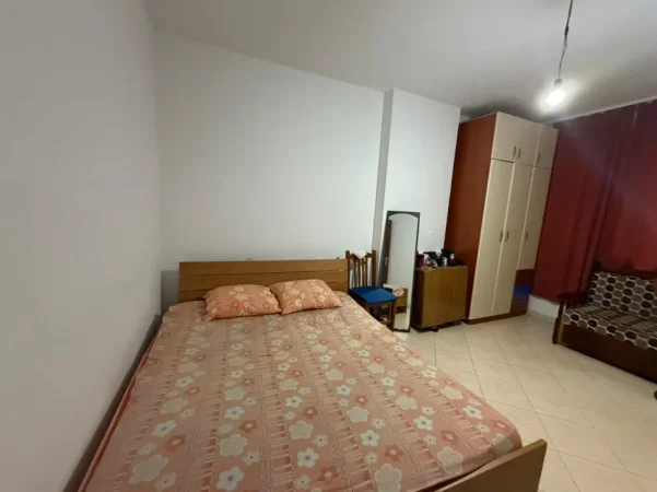 Tirane, jepet me qera apartament 1+1 , 75 m² 400 € (Astir)