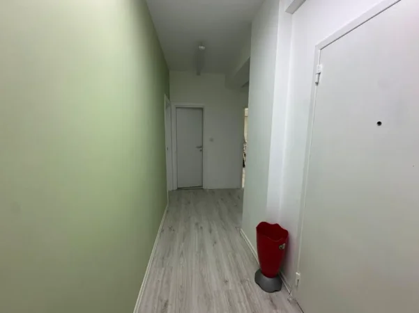Tirane, jepet me qera zyre , 92 m² 1.000 € (ish blloku)
