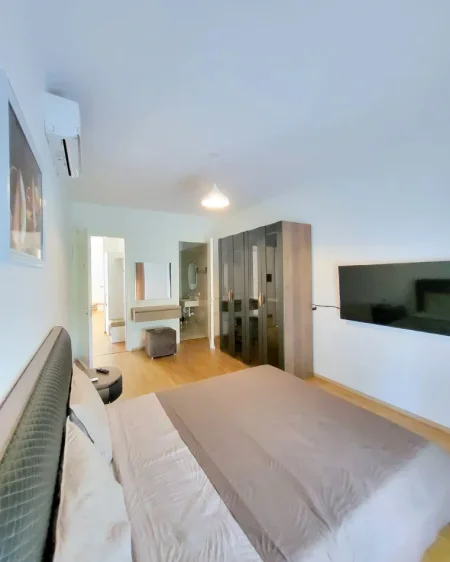 Tirane, jepet me qera apartament 2+1 , 100 m² 1.100 € (TEG)