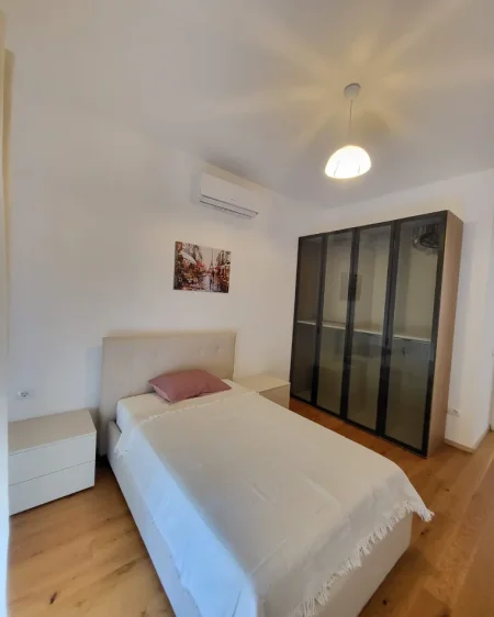 Tirane, jepet me qera apartament 2+1 , 100 m² 1.100 € (TEG)
