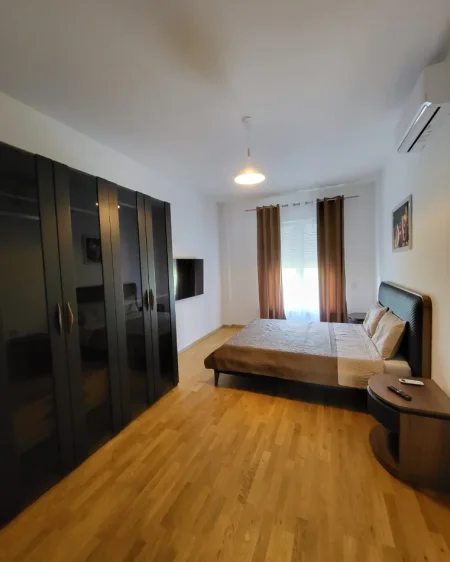 Tirane, jepet me qera apartament 2+1 , 100 m² 1.100 € (TEG)