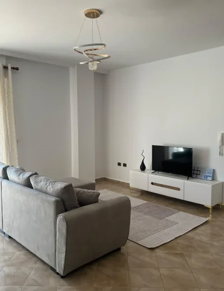 Tirane, jepet me qera apartament 1+1 , 70 m² 600 € 
