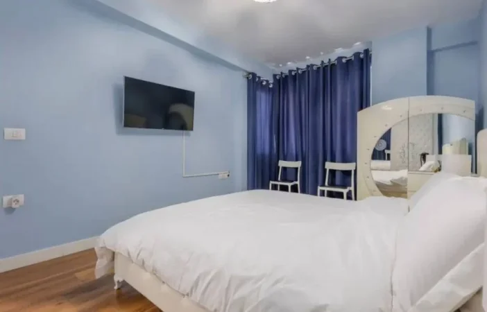 Tirane, jepet me qera apartament 2+1 , 90 m² 1.000 € (prane Sheshit Wilson)