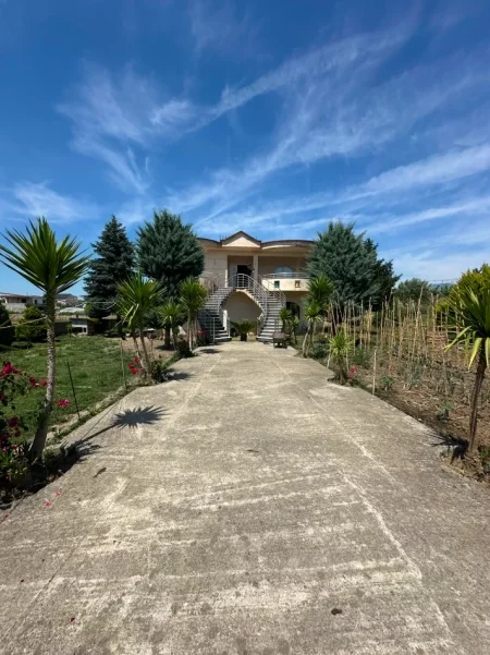 Tirane, shitet Vile Vile 2 Katshe , 290 m² 280.000 € (Prane Univers City)