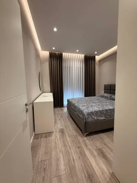 Tirane, jepet me qera apartament 1+1 Kati 1, 70 m² 600 € (Astir)