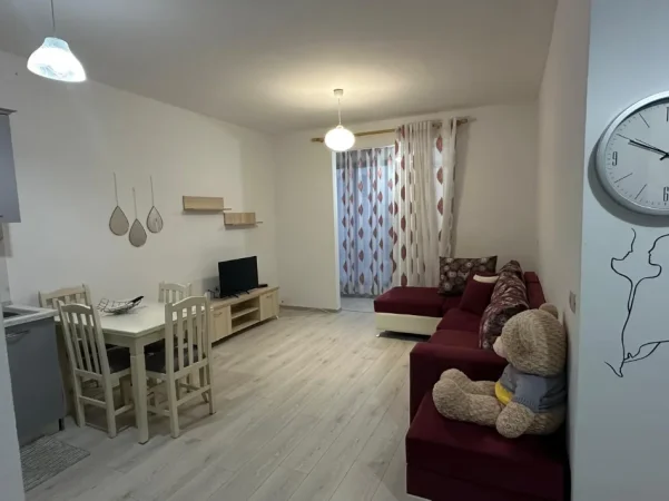 Tirane, jepet me qera apartament 1+1 Kati 2, 65 m² 40.000 Lek (Bar Sorriso ne Astir)