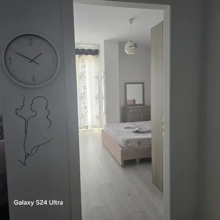 Tirane, jepet me qera apartament 1+1 Kati 2, 65 m² 40.000 Lek (Bar Sorriso ne Astir)