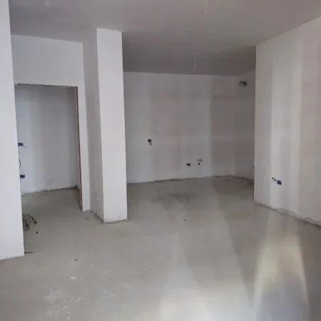 Tirane, shitet apartament 1+1+Ballkon , 73 m² 80.500 € (Paskuqan)