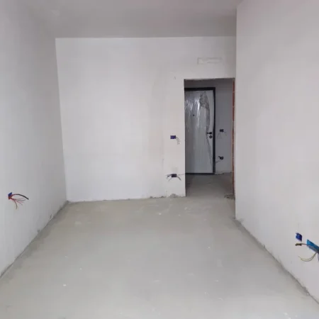 Tirane, shitet apartament 1+1+Ballkon , 73 m² 80.500 € (Paskuqan)
