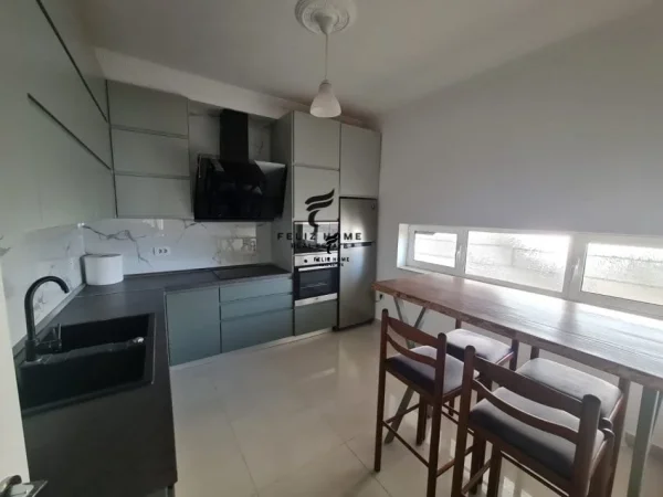 Tirane, jepet me qera apartament 2+1 Kati 2, 128 m² 800 € (KOPSHTI BOTANIK)