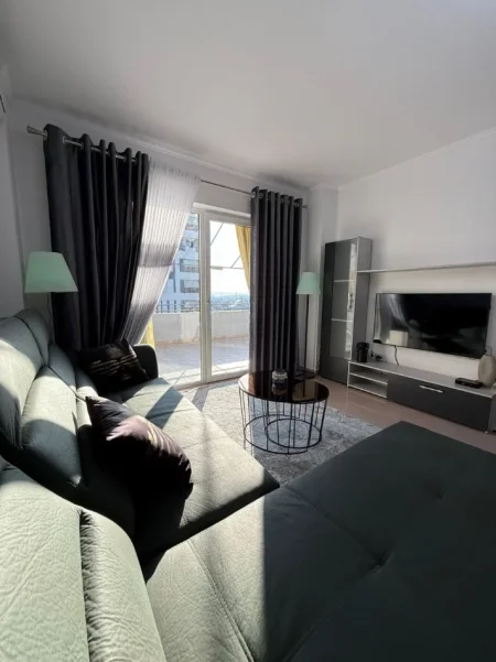 Tirane, jepet me qera apartament 2+1+Ballkon Kati 8, 115 m² 700 € (5 maji)