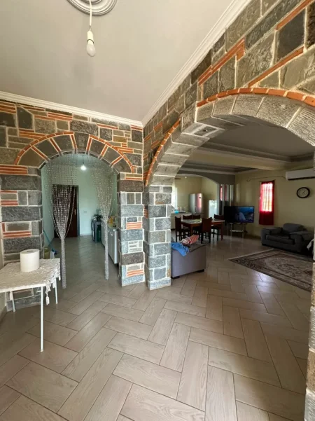 Tirane, shitet vetem 1 dhome Vile 2 Katshe Kati 0, 2.795 m² 280.000 € (QTU, pranë Univers City)