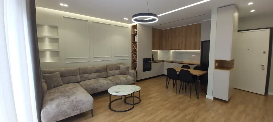 Tirane, jepet me qera apartament 1+1 Kati 10, 650 € (Ish Fusha e Aviacionit)
