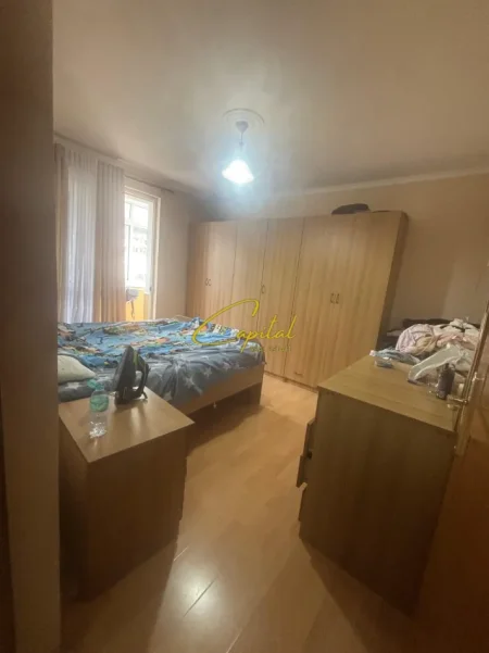 Tirane, jepet me qera apartament 2+1 Kati 3, 85 m² 350 € (KINOSTUDIO)