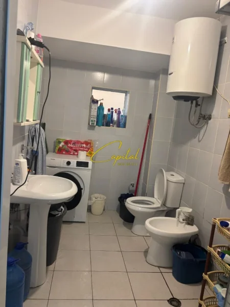 Tirane, jepet me qera apartament 2+1 Kati 3, 85 m² 350 € (KINOSTUDIO)