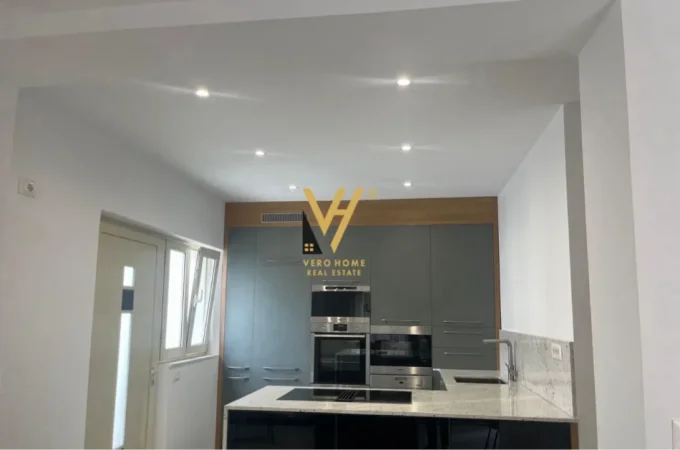 Tirane, jepet me qera apartament 2+1+Ballkon Kati 1, 80 m² 570 € (RRUGA BESA)