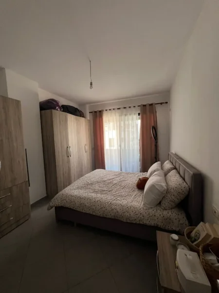 Tirane, jepet me qera apartament 1+1+Aneks+Ballkon Kati 6, 70 m² 350 € (Yzberisht)