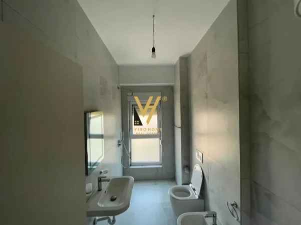 Tirane, jepet me qera apartament 1+1+Ballkon Kati 5, 60 m² 400 € (ALI DEMI)
