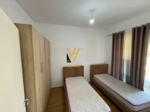 Tirane, jepet me qera apartament 1+1+Ballkon Kati 5, 60 m² 400 € (ALI DEMI)