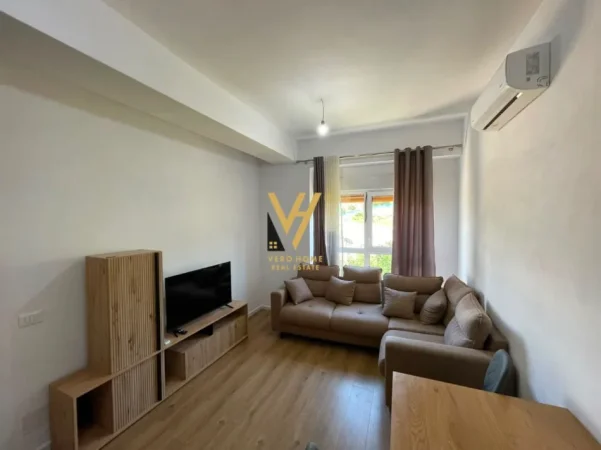Tirane, jepet me qera apartament 1+1+Ballkon Kati 5, 60 m² 400 € (ALI DEMI)