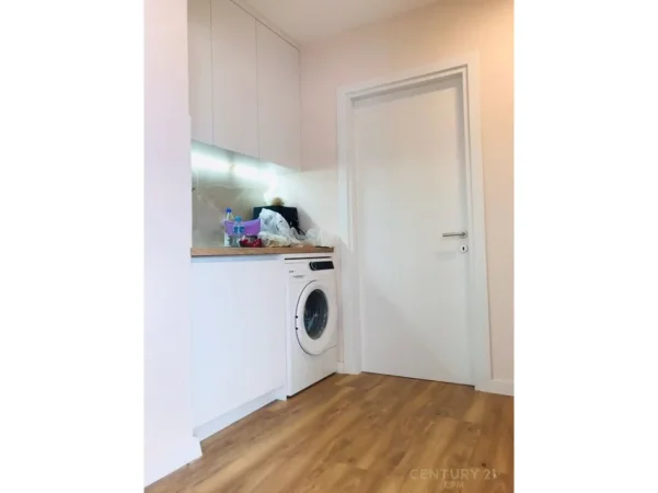 Tirane, jepet me qera apartament 1+1 Kati 5, 56 m² 650 € (mine peza)