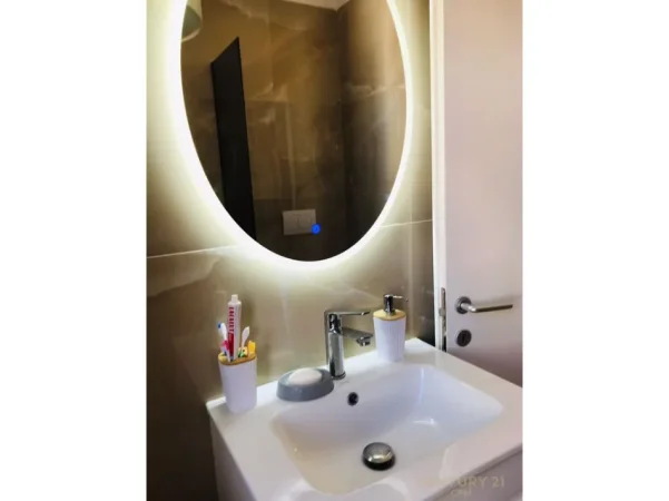 Tirane, jepet me qera apartament 1+1 Kati 5, 56 m² 650 € (mine peza)