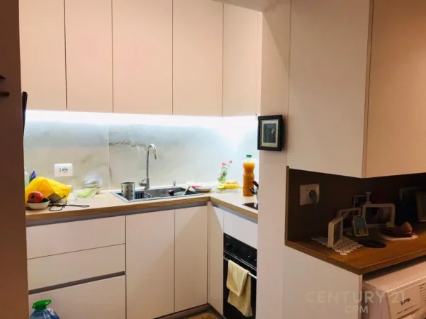 Tirane, jepet me qera apartament 1+1 Kati 5, 56 m² 650 € (mine peza)