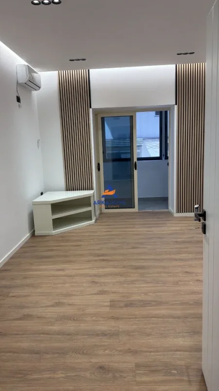 Tirane, jepet me qera zyre Kati 1, 70 m² 550 € 