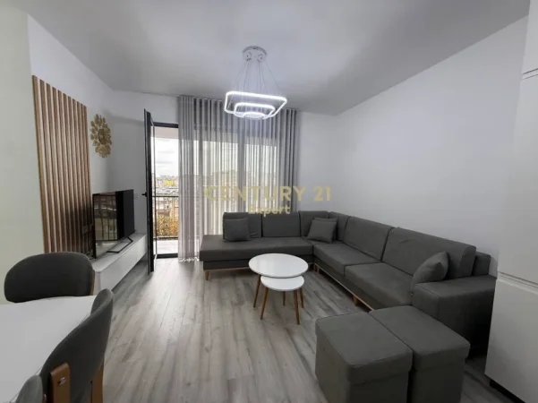 Tirane, jepet me qera apartament 2+1+Ballkon Kati 7, 90 m² 800 € (don bosko)