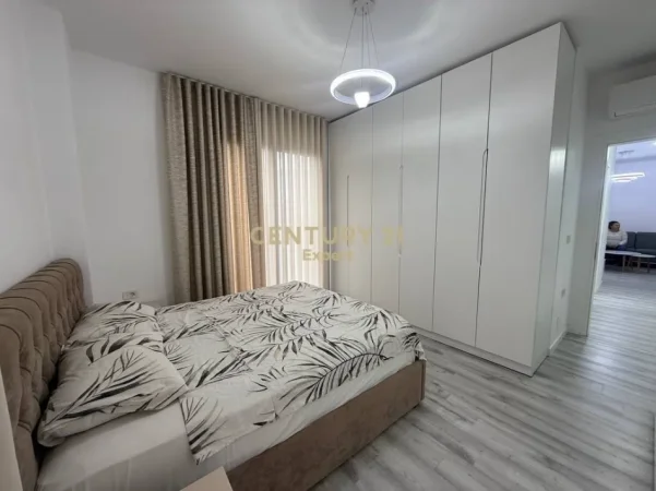 Tirane, jepet me qera apartament 2+1+Ballkon Kati 7, 90 m² 800 € (don bosko)