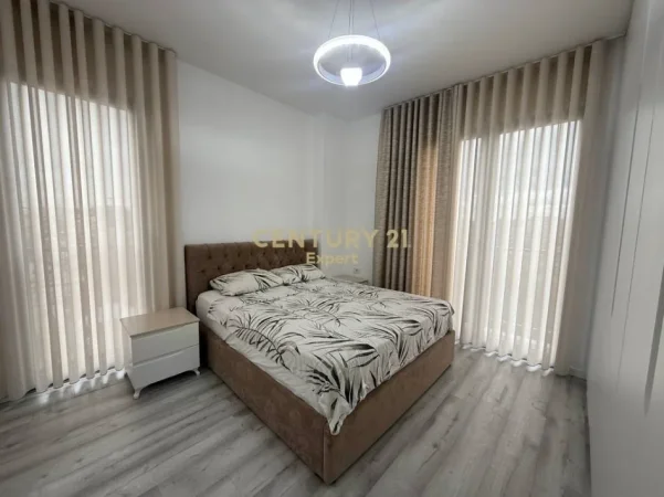 Tirane, jepet me qera apartament 2+1+Ballkon Kati 7, 90 m² 800 € (don bosko)