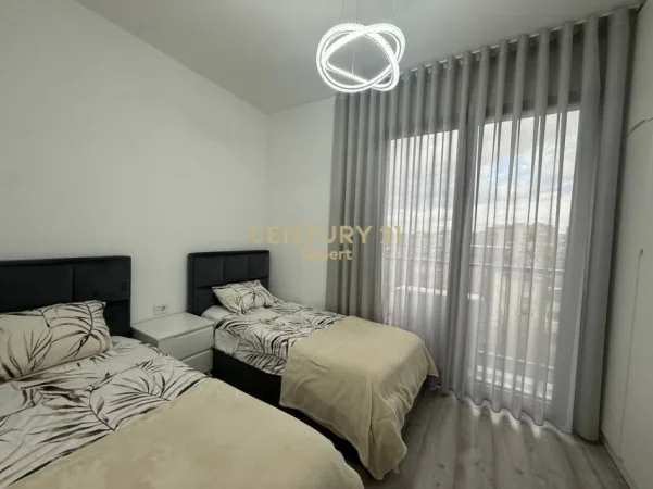 Tirane, jepet me qera apartament 2+1+Ballkon Kati 7, 90 m² 800 € (don bosko)