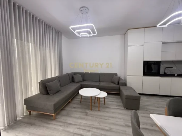 Tirane, jepet me qera apartament 2+1+Ballkon Kati 7, 90 m² 800 € (don bosko)