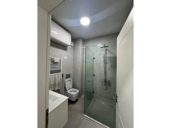 Tirane, jepet me qera apartament 2+1 Kati 7, 103 m² 1.000 € (Rruga Islam Alla)