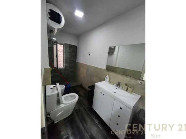 Tirane, jepet me qera apartament 1+1 Kati 5, 60 m² 530 € (vasil shanto)