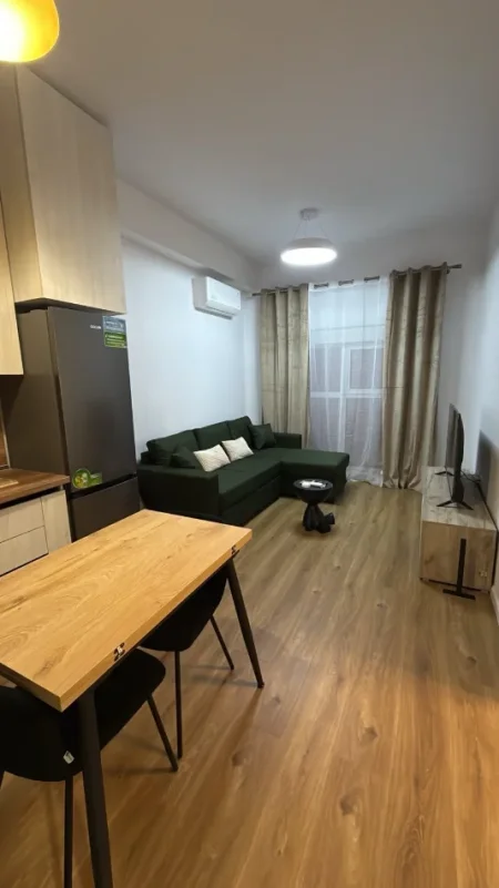 Tirane, jepet me qera apartament 1+1 , 50 m² 400 € (Ali Demi)