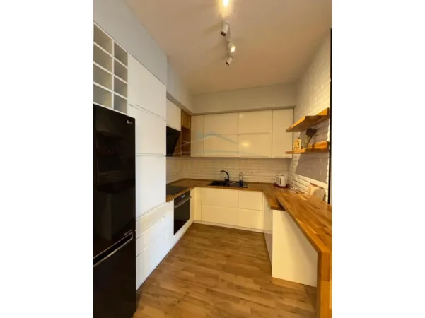 Tirane, jap me qera apartament 2+1 Kati 5, 80 m² 550 € (Kompleksi Mangalem, Ali Demi)