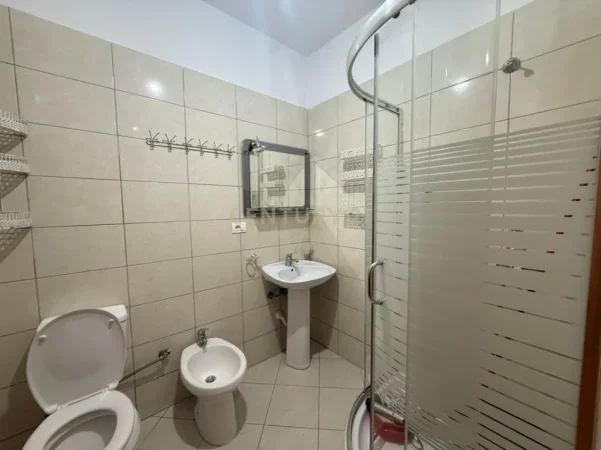 Shqiperi, jepet me qera apartament 1+1+Ballkon , 85 m² 450 € (Astiri)