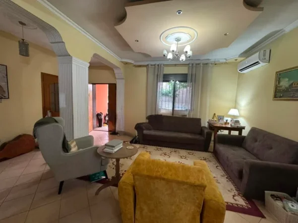 Tirane, jepet me qera Vile Vile 2 Katshe , 170 m² 1.400 € (Don Bosko)
