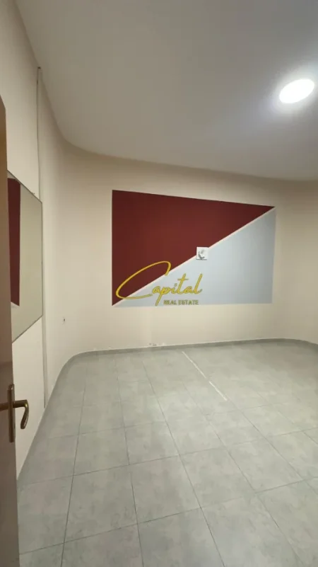 Tirane, jepet me qera ambjent biznesi Kati 1, 120 m² 950 € (RRUGA E DURRESIT)