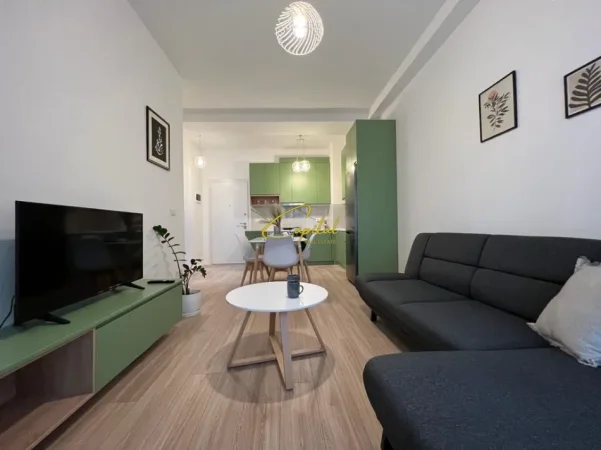 Tirane, jepet me qera apartament 1+1 Kati 3, 60 m² 650 € (KOMPLEKSI KONTAKT)