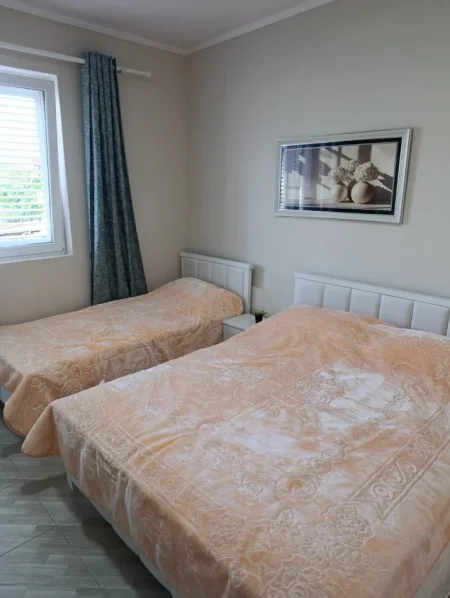 Tirane, jepet me qera apartament 1+1 Kati 1, 70 m² 500 € (Spitali Amerikan 2)