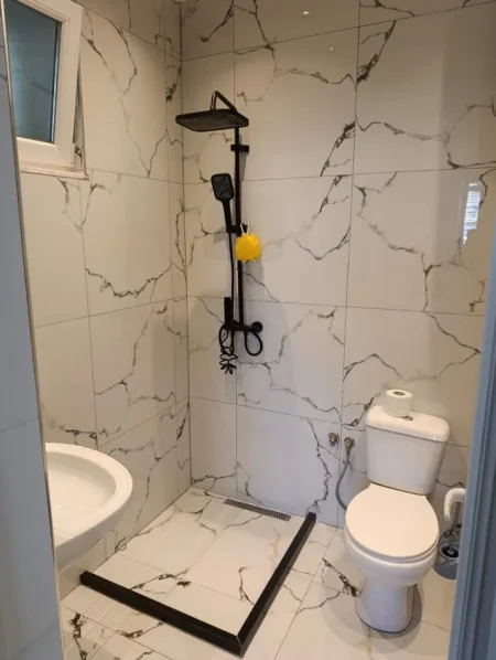 Tirane, jepet me qera apartament 1+1 Kati 1, 70 m² 500 € (Spitali Amerikan 2)