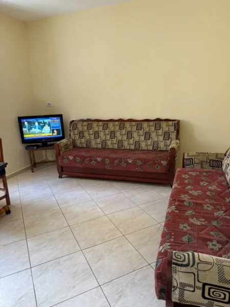 Tirane, jepet me qera ambjent biznesi Kati 1, 59 m² 400 € (Laprakë)