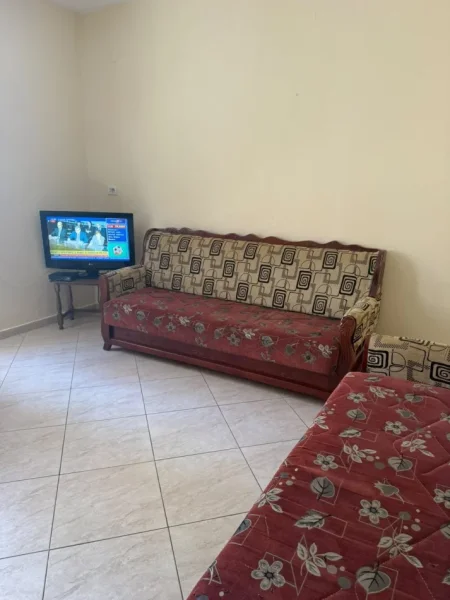 Tirane, jepet me qera ambjent biznesi Kati 1, 59 m² 400 € (Laprakë)