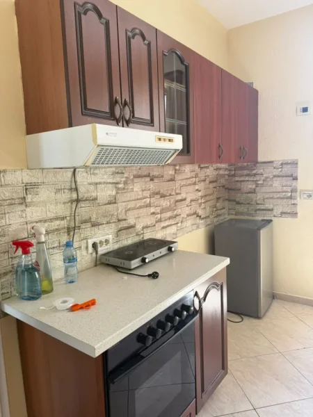 Tirane, jepet me qera ambjent biznesi Kati 1, 59 m² 400 € (Laprakë)